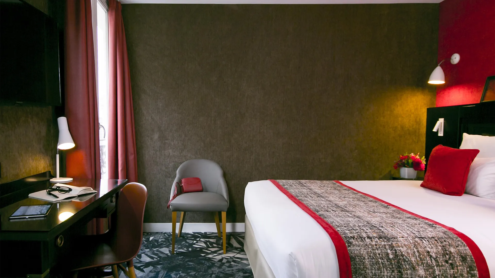Hotel De Neuville Arc De Triomphe 4*